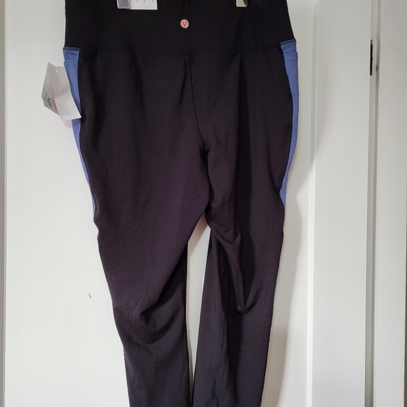 NEW Livi Capri leggings Size 14/16 (32) - Picture 2 of 6